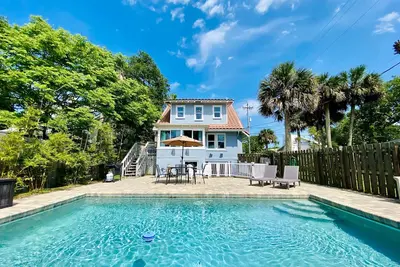 Image de Up To 2 Cottages Available, Private Pool, Courtyard, Steps From Flagler Ave.