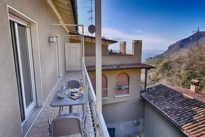 Image de Appartamento Billy, Theater Home - with partial lake view and garage