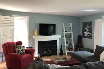 Image de Sun Filled Chalet backing onto the Golf Course
