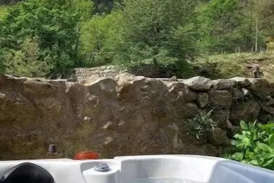 Image de Cocon pour 2 avec ou sans jacuzzi, sauna, billard, soins bien-être en Ardèche.