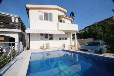 Image de Own floor with private pool. Max. 2 adults + 1 child. 75sqm.