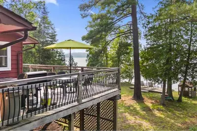 Image de Sand Lake Oasis -Beautiful 3Br Waterfront Cottage w\/ Lots to Do!