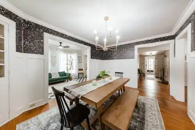Image de Rare East Side Gem! Walk > Lake Michigan. Historic Flat by Beach, Uwm, Lake Park