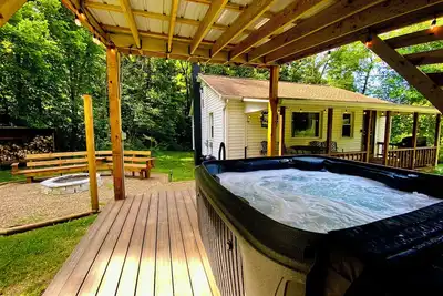 Image de Ohiopyle & Fallingwater's Closest Cabin Getaway! 2 Bedrooms, Hot Tub & Firepit