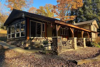 Image de Camp Sideways · Lakeside Fall Spectacular! Cabin w\/Hot Tub, Fire Pit, Fireplace