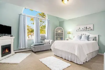 Image de Stunning 5 Bedroom home blocks from Lake Michigan!