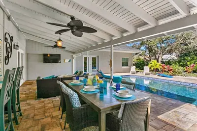 Image de Fall Sale! 10 min to Beach, Treehouse, 5br/16ppl