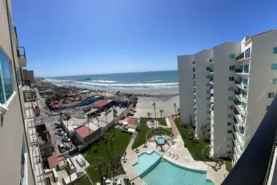 Image de Beachfront Penthouse in downtown Rosarito Beach