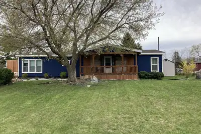 Image de 2 Mountain Resorts, and Lake Charlevoix! Year round fun w/amenities of home.