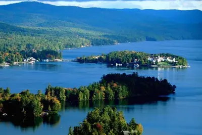 Image de Four Bedroom Bungalow on Lake George with private beach.