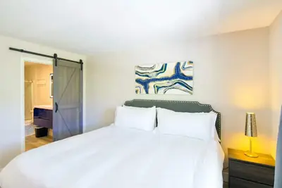 Image de Pet Friendly! | Beach Condo | Foosball | Hot Tub