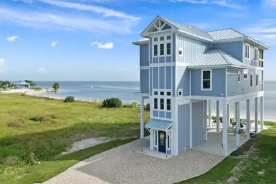 Image de Stunning new beach house right on the sand, with use of private boat dock.