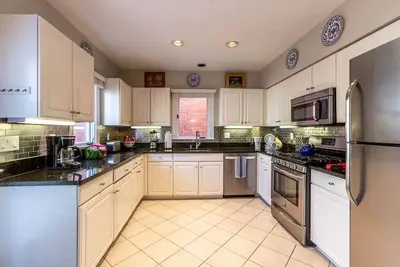 Image de Slp 12| Large Townhouse| Free Parking| Metro: Braddock| 5 Blk King St| Game Rm