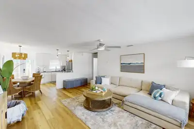 Image de Beach Access + Coastal + 2 King beds + Brand New: “Sunset on Madeira”