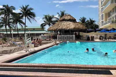 Image de Beachside Resort in Sunny Isle Beach! Gorgeous Room + Private Balcony