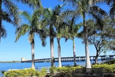 Image de ArtSea2. 2br · Upstairs Retreat w/Ample Parking | Near Beaches & Lecom