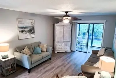 Image de Spacious Condo | 3 pools, lots of amenities & across street from no-drive beach!