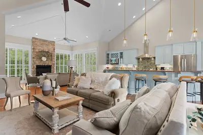 Image de Grand Home on 10 Acres in Surf City w\/ Private Pond!