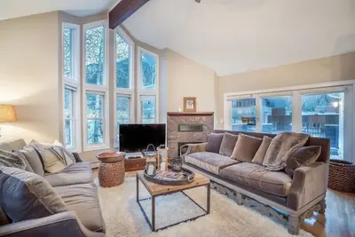 Image de Beautiful Mountain House in the Heart of Town