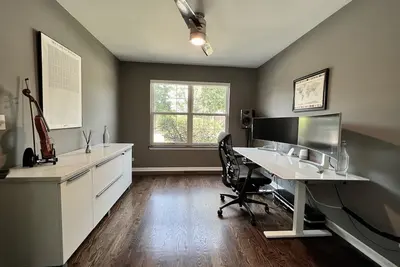 Image de Updated Smart Furnished Townhome 3b\/2Bth w\/Office\/Workout Room\/Steam Shower