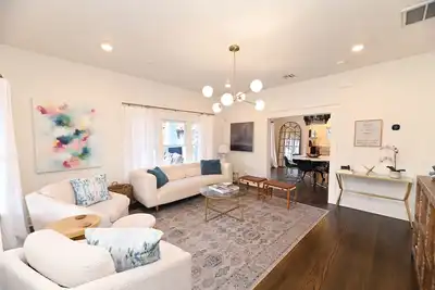 Image de A Luxury Home near Ou Campus