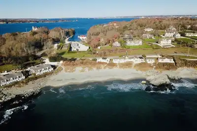 Image de The Mermaid’s Cottage- private beach included!
