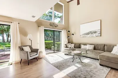 Image de Exceptional 2 Bed/2. 5 Bath Marshside Villa in Gated Resort! 5-Min Bike Ride to Private Beach Access!
