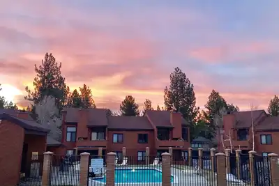 Image de Spacious and cozy mountain retreat, dog friendly, great location Mammoth Lakes