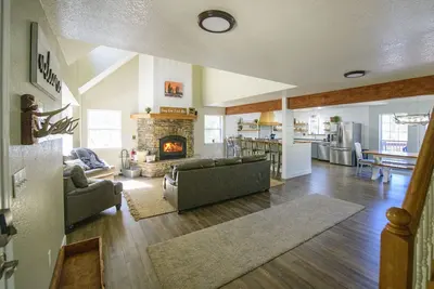 Image de Unit 34! ! Luxury Cloudcroft Cabin*Sleeps 18*Wildlife*Arcades*Home Theater*