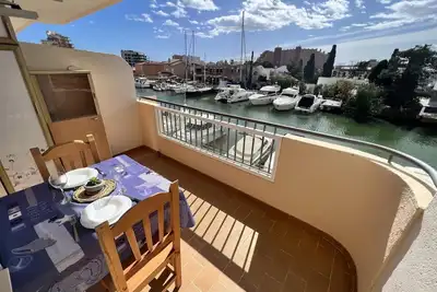Image de Tha. Studio avec vue sur le canal à 800m plage