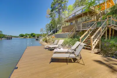 Image de Waterfront Vacation Home on Logan Martin Lake!