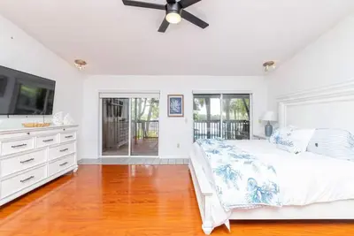 Image de Stunning Tampa Bay Waterfront House w\/Pool