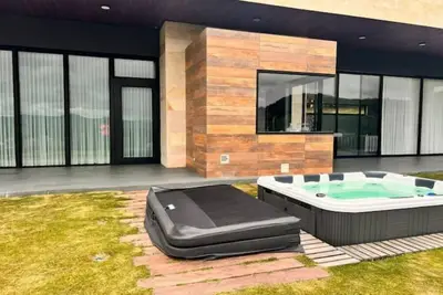 Image de Mansion Full Jacuzzi and Sauna @luxurytravelhome