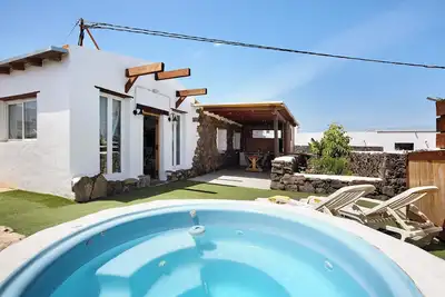 Image de Maison de vacances 'Ca Lajares' avec vue sur les montagnes, terrasse privée et Wi-Fi