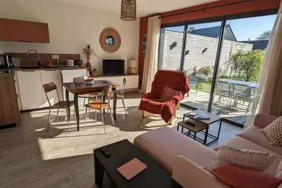 Image de Modern house near the sea