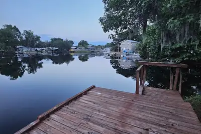 Image de 3\/2 private boat slip with dock!