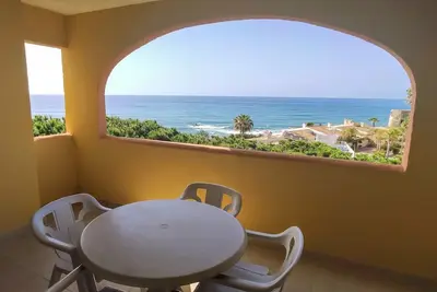 Dona Lola spacious seaview apartment 5 mins walk to the beach! !