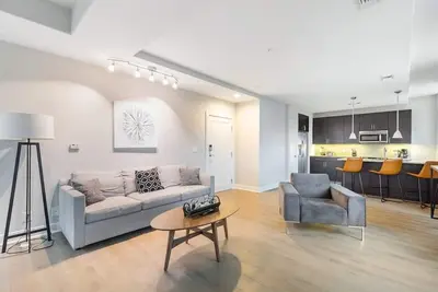 Image de 2b/2ba Distinguished Apartment, Rooftop Pool & Gym