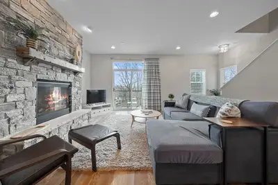 Image de Abandon View Escape in Fontana |New Townhome|Balconies |Stone Gas Fireplace |Walk to Beach