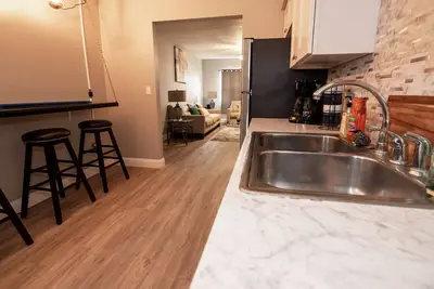 Image de Cozy 2-bedroom apartment with Ac and WiFi in terrific Tampa