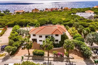 Image de Fantastische Villa op een beveiligd resort.
