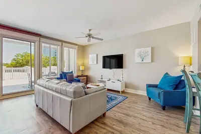 Image de 3rd-floor Condo with pools, marina, tennis, large balcony, beach access