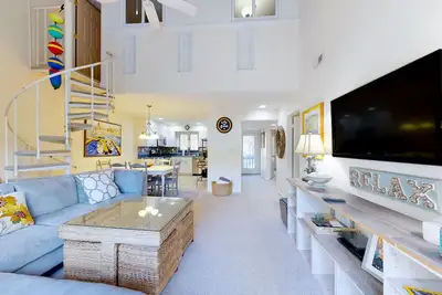 Image de Sea Colony home with loft, sauna, pool, tennis court, hot tub, & balcony
