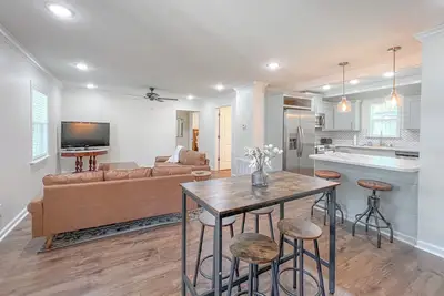 Image de Downtown Access | Modern | Retreat