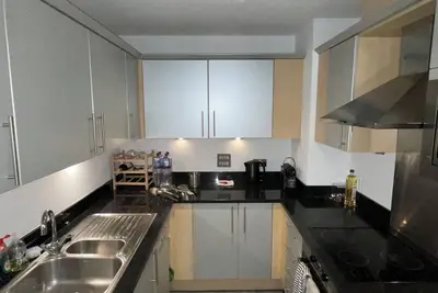 Modern Charm | 2 Bed | Canal Views | Limehouse