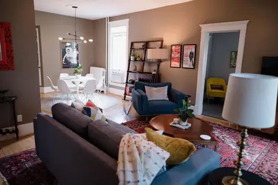 Image de Mid-Century Mod Merriam Park Duplex
