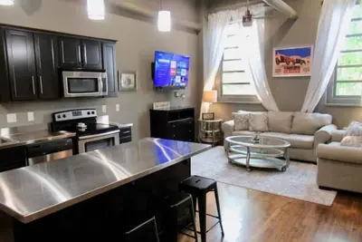 Image de Luxury City Center Loft in Downtown Tuscaloosa