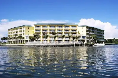 Image de Amazing Waterfront Condo - 2 bedroom 2 bath - Large Balcony   Comfortable Condo
