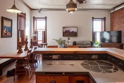 Image de Natural light, historic character and a view of Lake Pepin are yours to enjoy!