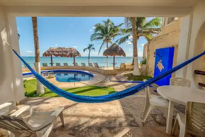 Image de Ocean Front! 2 bed/2 bath*Ground Floor* a/c* Maid!